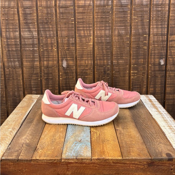 New Balance 220 Pink Shoes - Picture 9 of 16
